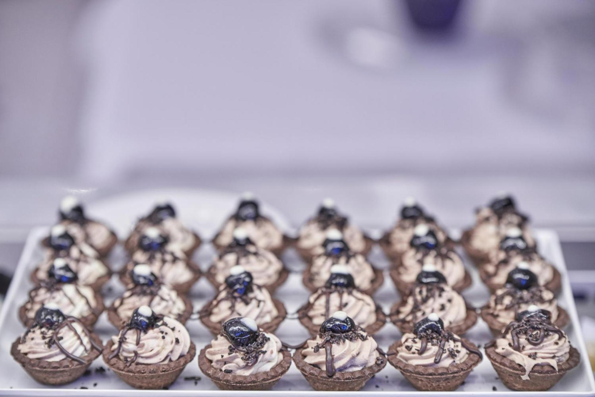 Kairaba Mythos Palace - Adults Only Kouspádhes Екстериор снимка A tray of chocolate cupcakes